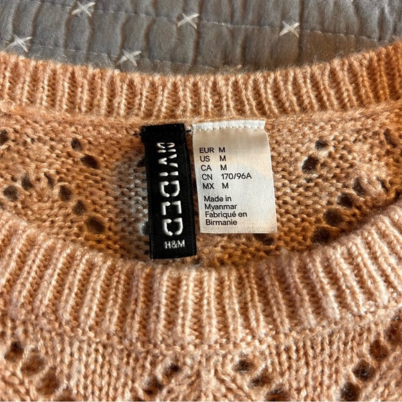Divided H&M Women’s Cropped Blush Pink Knit Sweater Size M - Picture 4 of 5